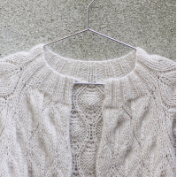 KFO - Cardigan Adult (Engelstalig)
